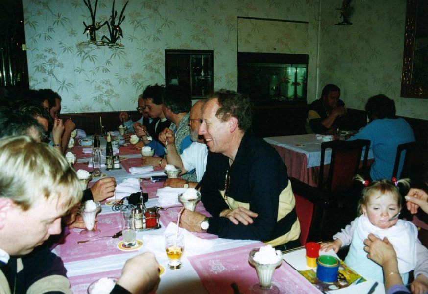 2002 04 13 02 17 chinees tafel